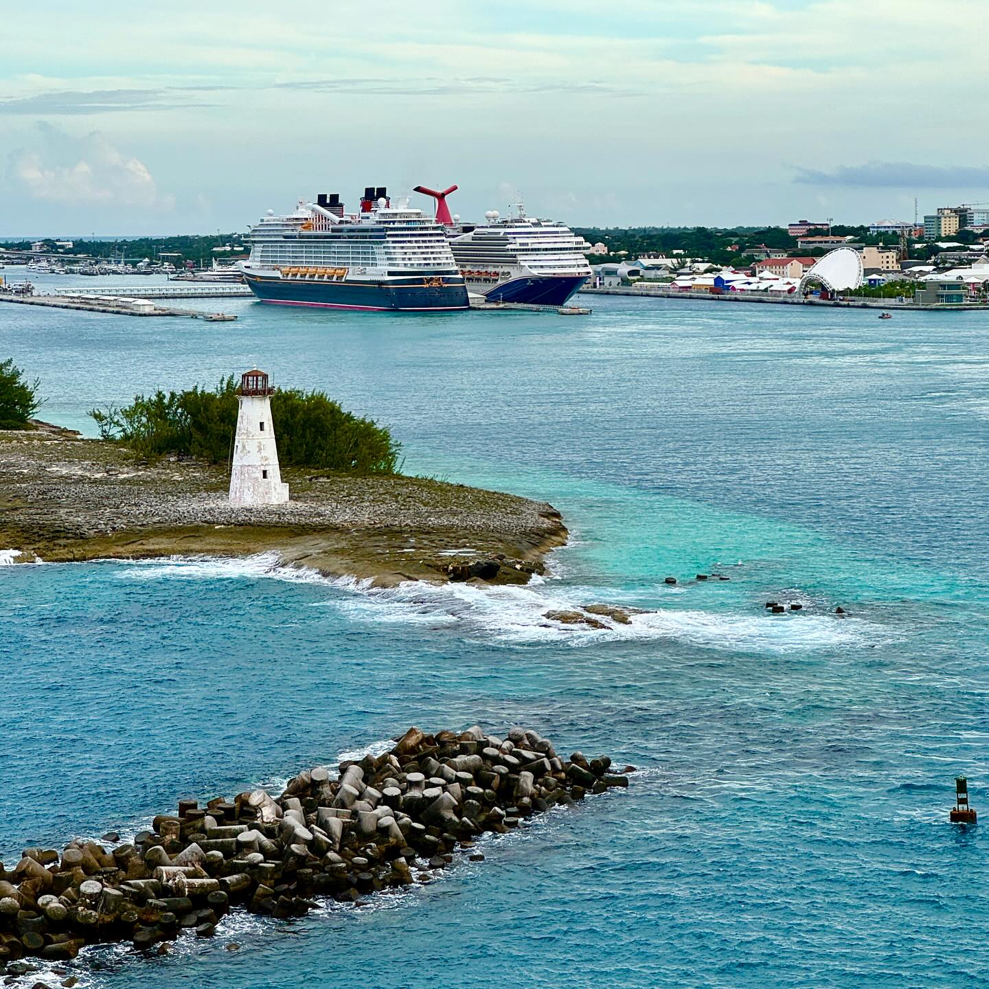 Goodbye Nassau… bought some random stuff, practiced my negotiating skills and t…